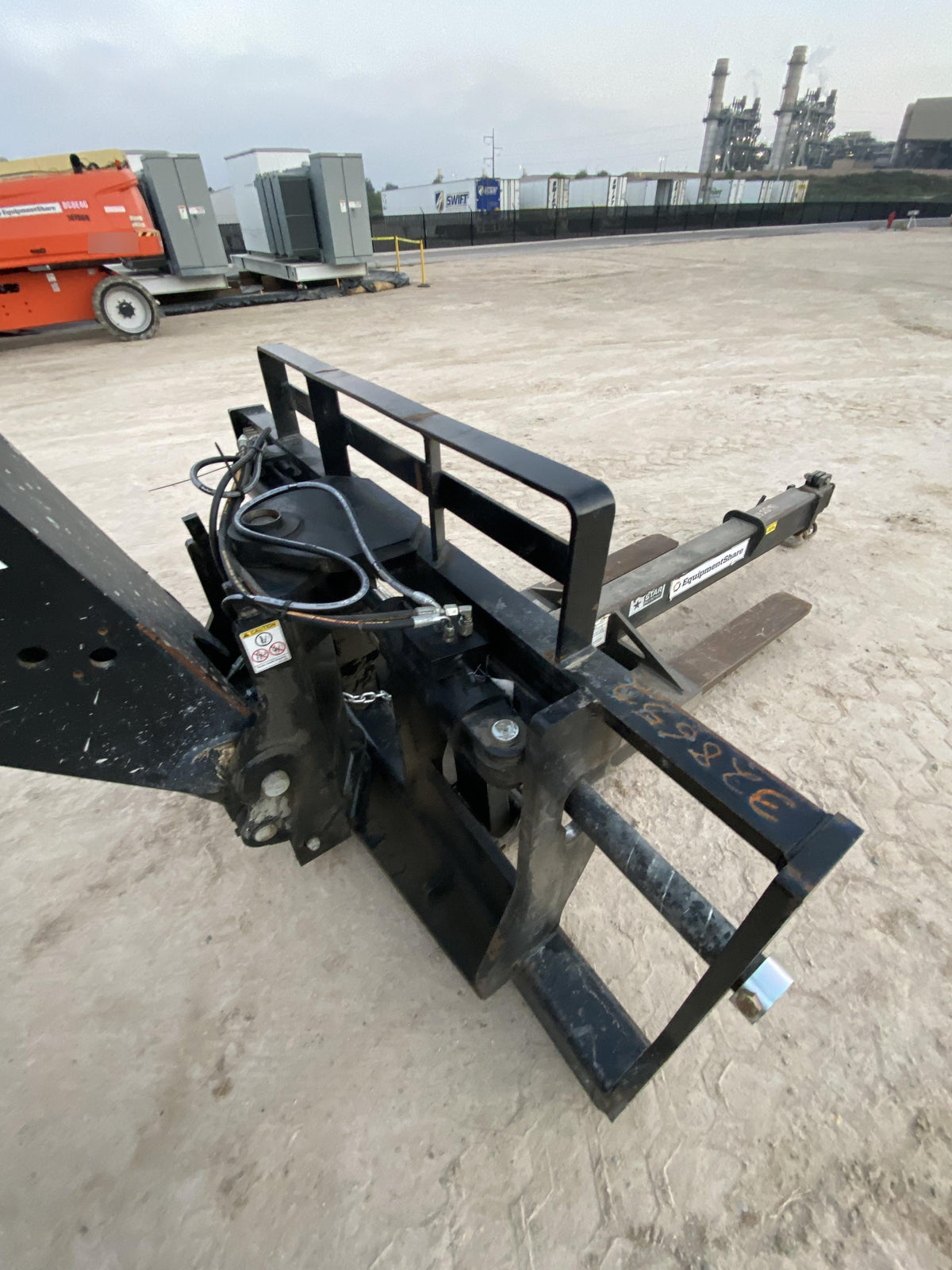 2023 JLG 1001095418S
