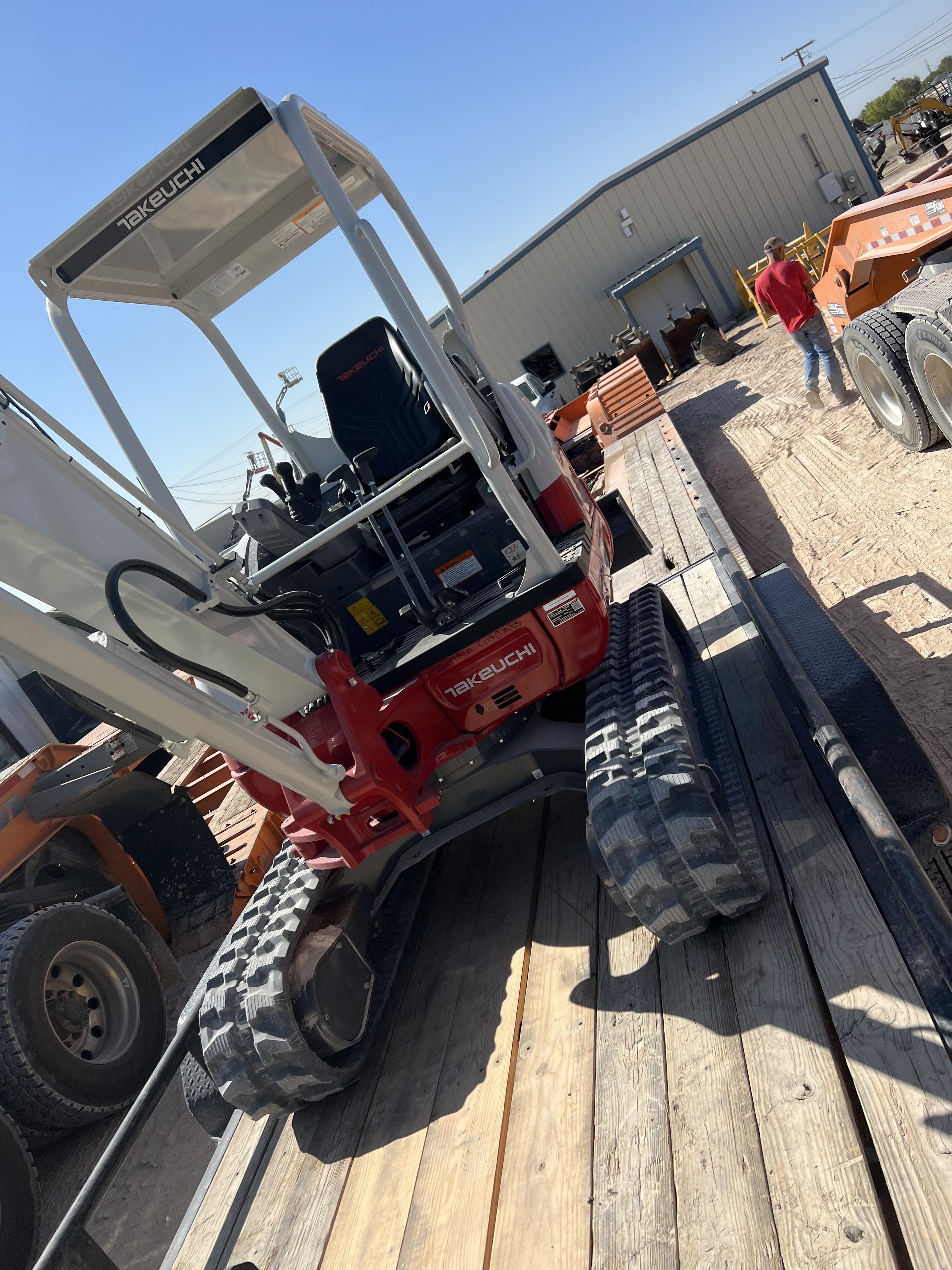 2023 TAKEUCHI TB235-2R
