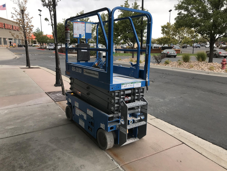 2019 Genie GS-1930 Fixed rails with chain Entry