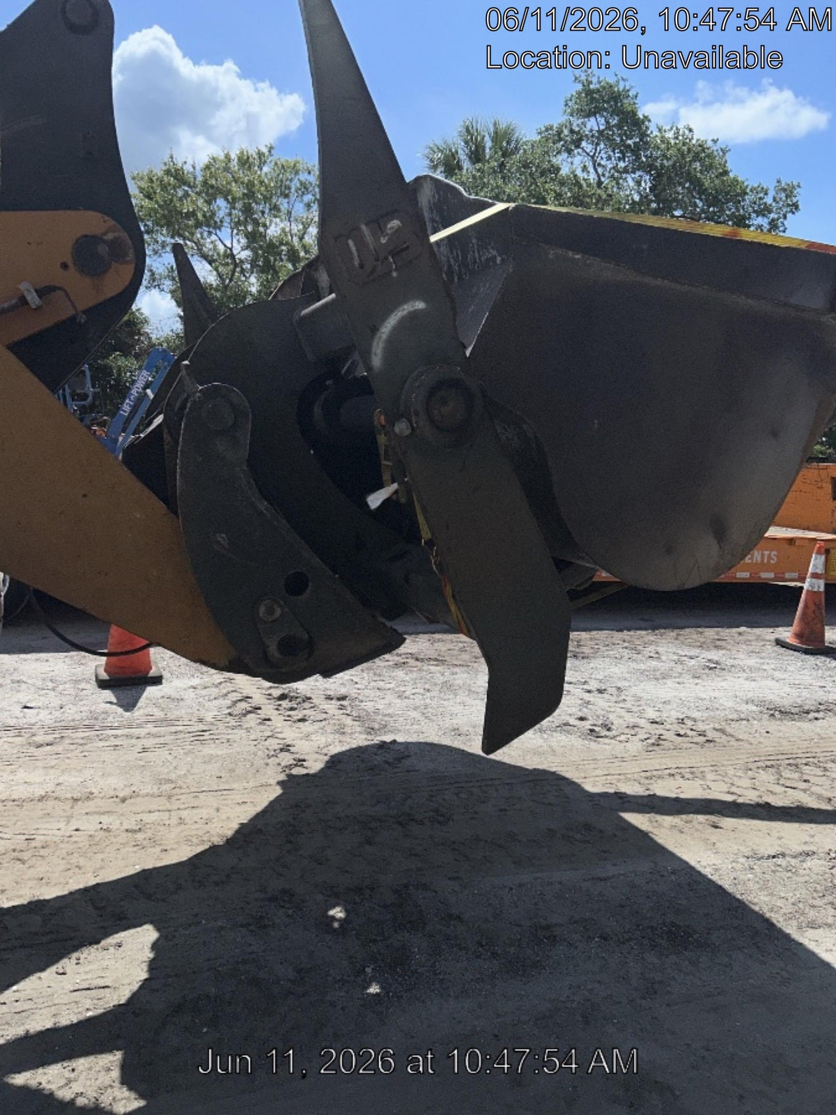 2018 Case 821G CLOSED CAB, JRB 418 STYLE HYD COUPLER
