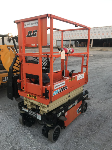 2022 JLG ES1330L