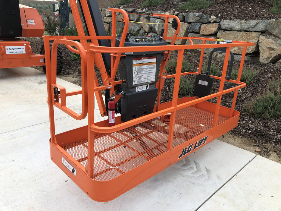 2020 JLG 800AJ
