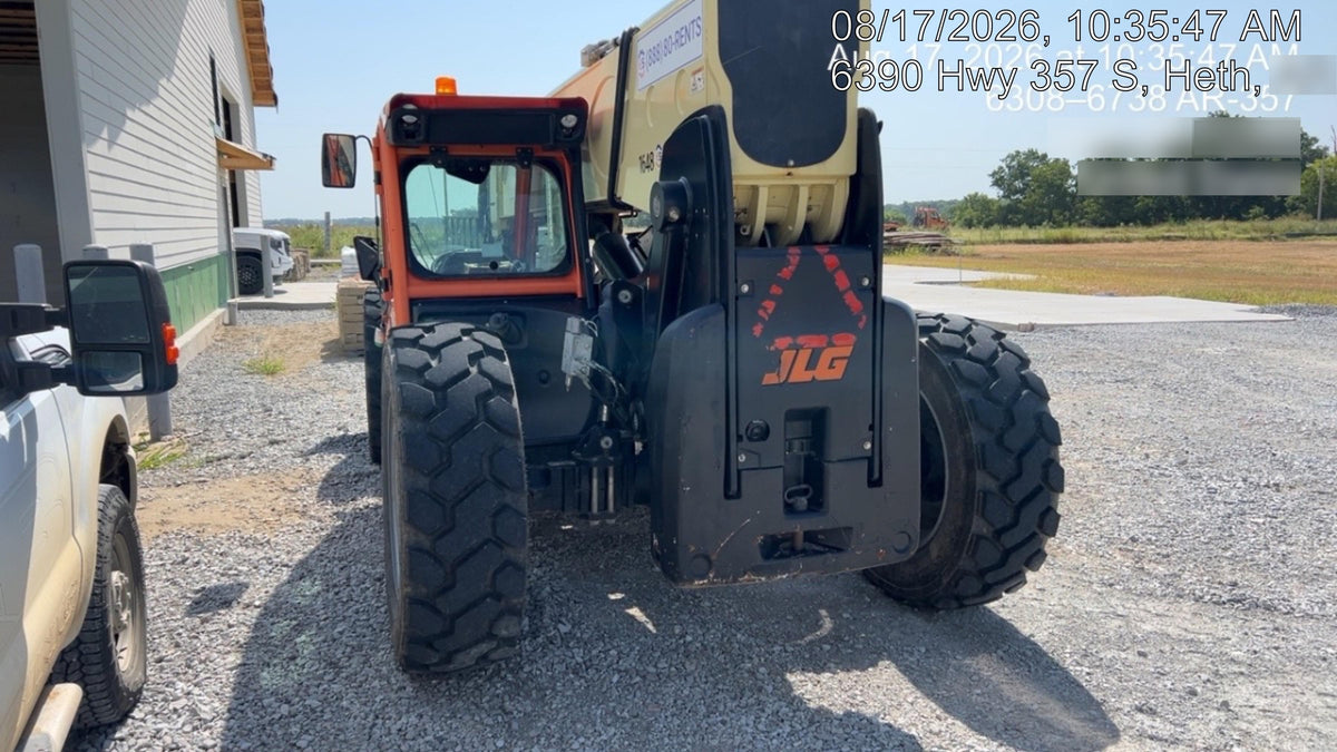 2016 JLG 1055