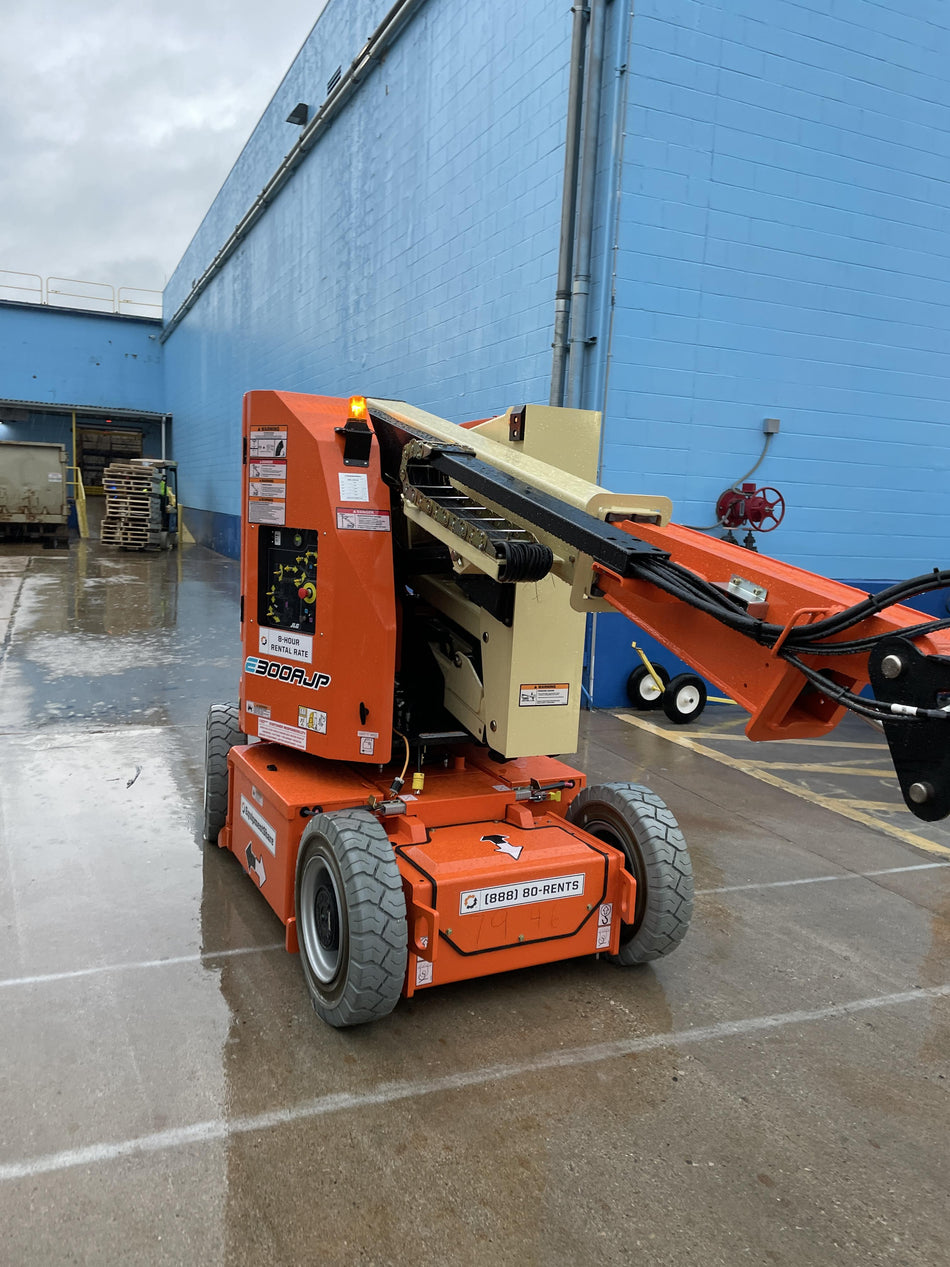 2022 JLG E300AJP