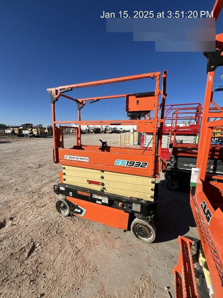 2022 JLG ES1932