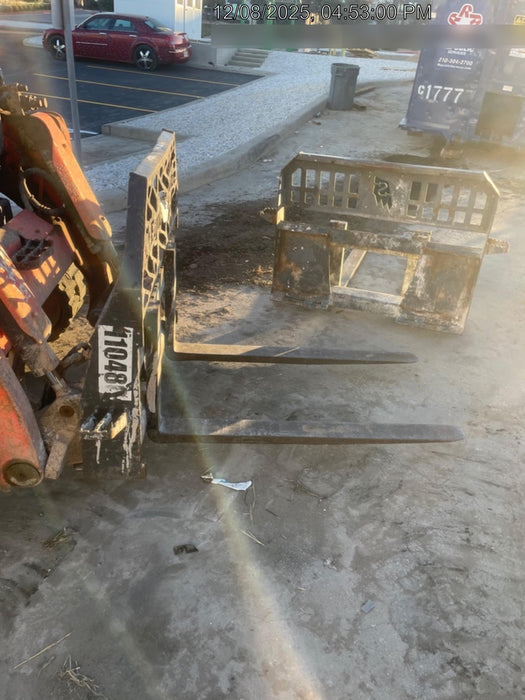 2020 EMKAY 48" Pallet Forks - Emkay