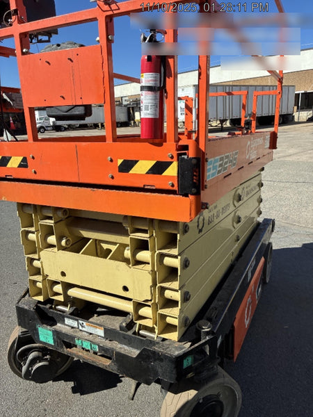 2023 JLG ES3246
