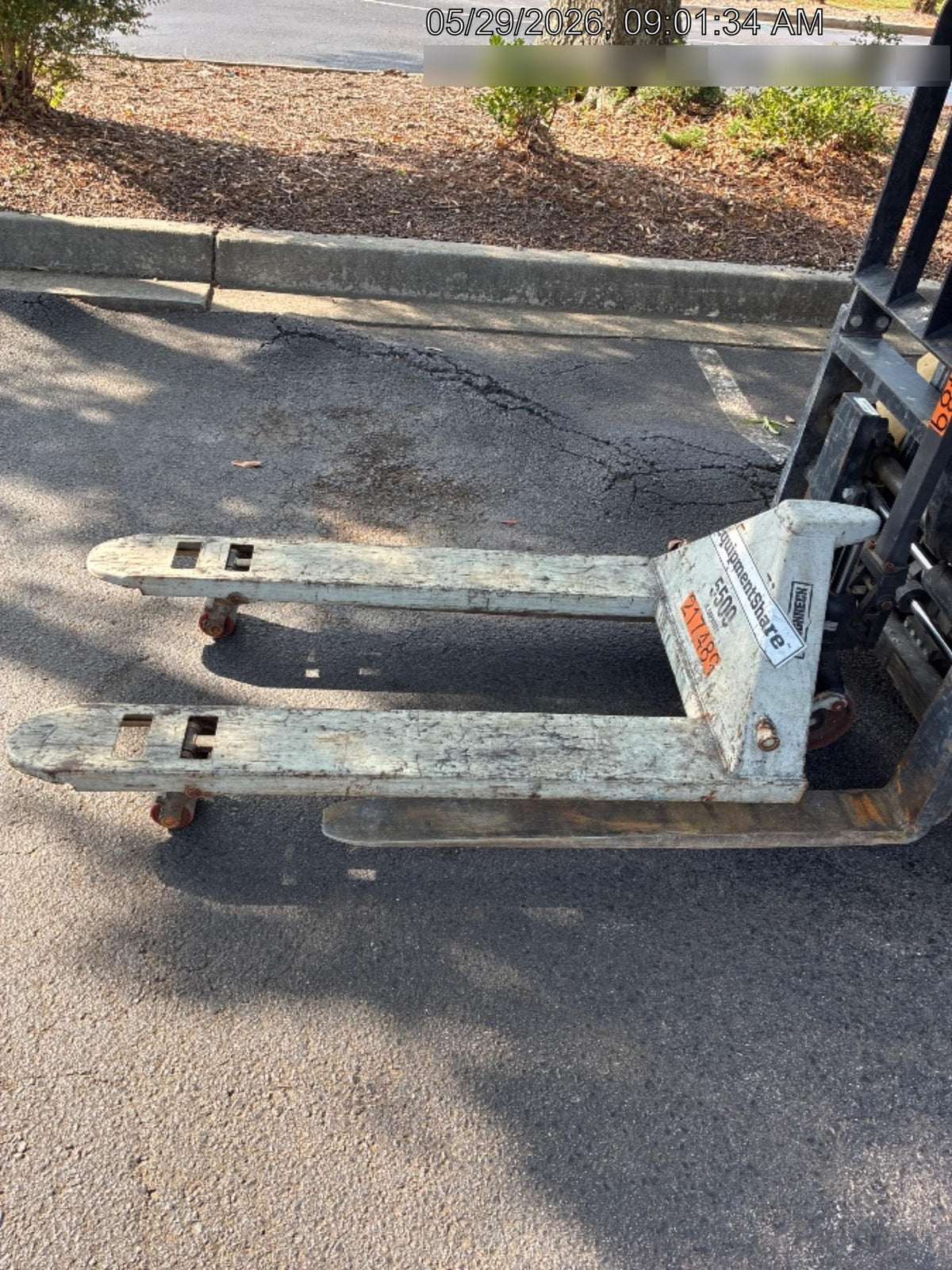 2022 ROUGHNECK 5,500lb Manual Pallet Jack - Roughneck