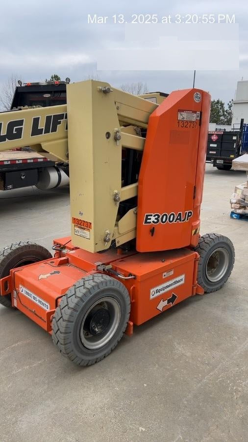 2021 JLG E300AJP