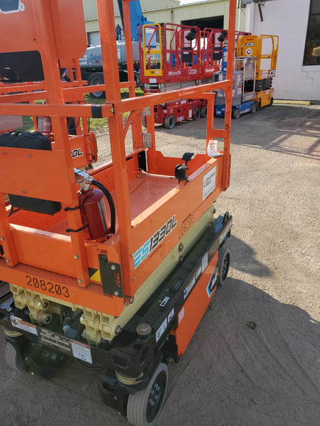2022 JLG ES1330L