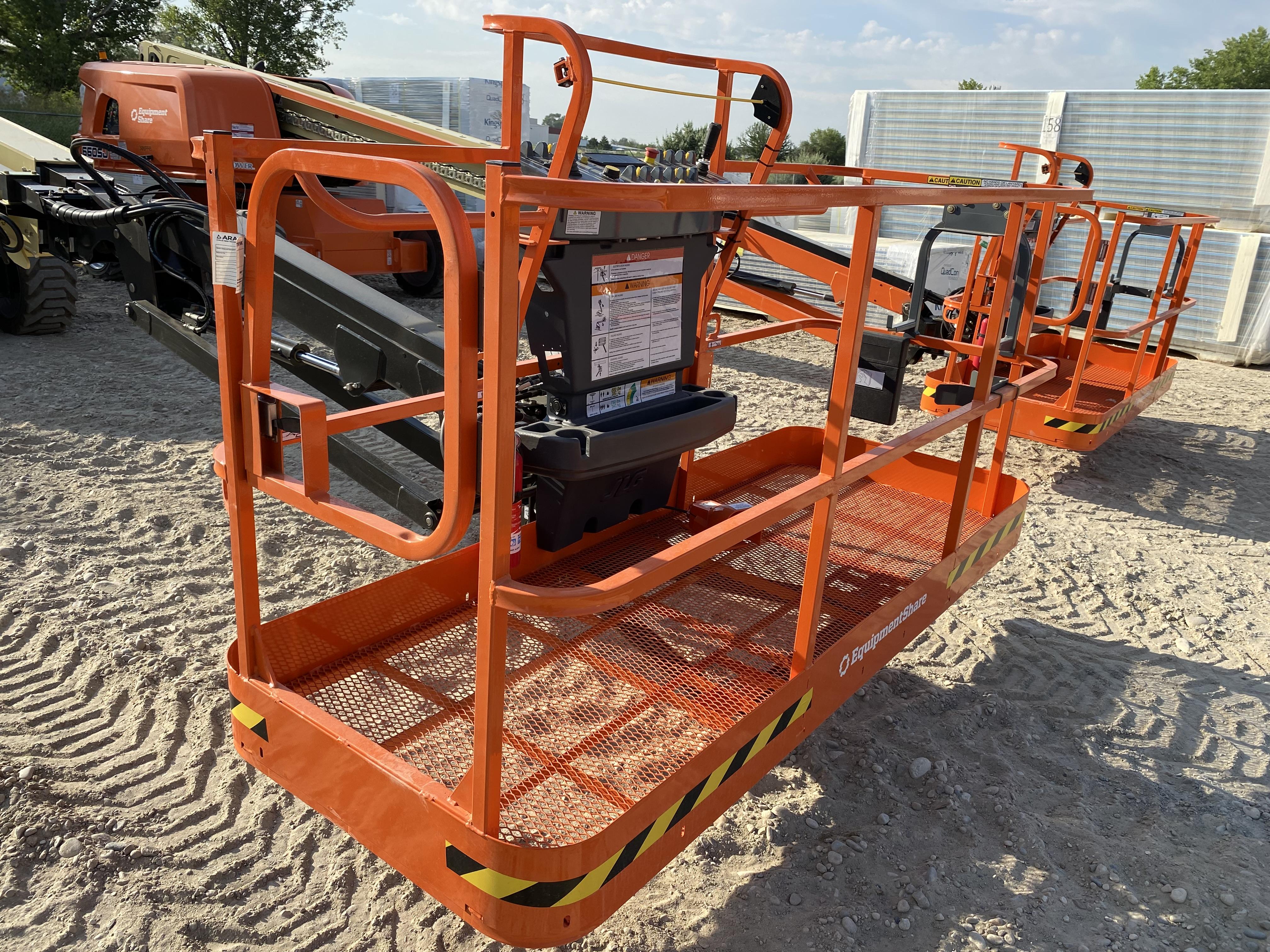 2023 JLG 660SJ