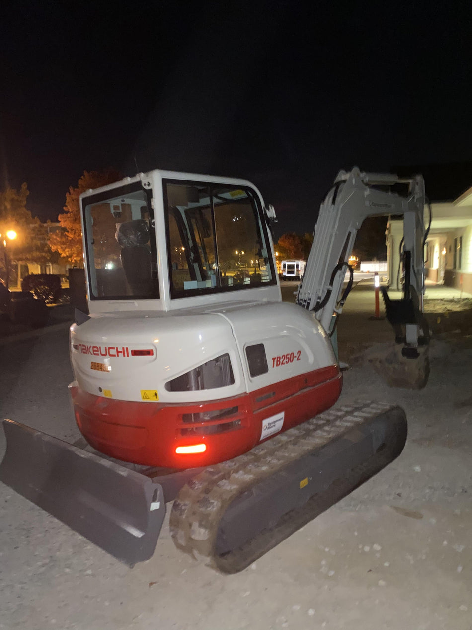 2022 TAKEUCHI TB250-2CR