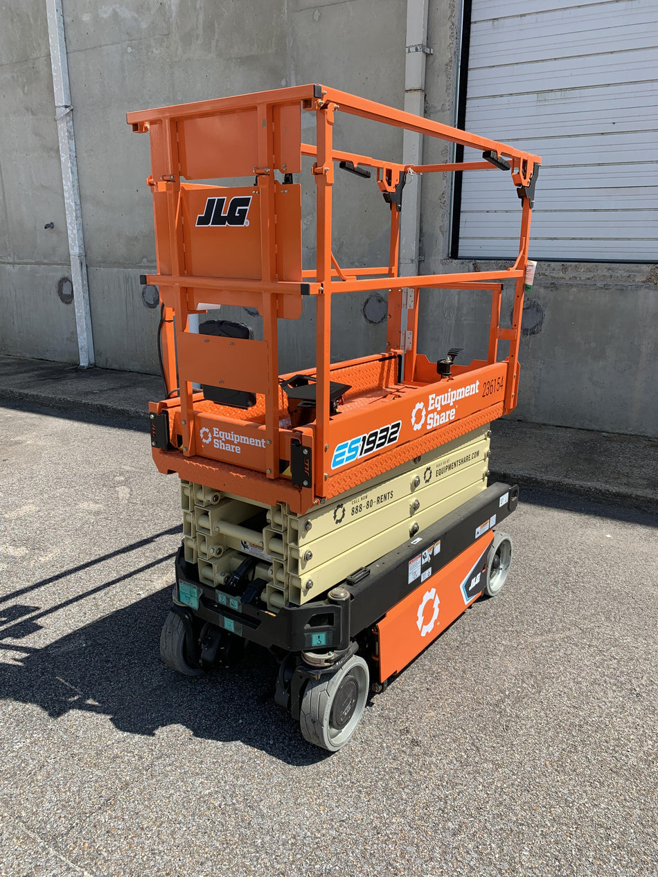 2022 JLG ES1932