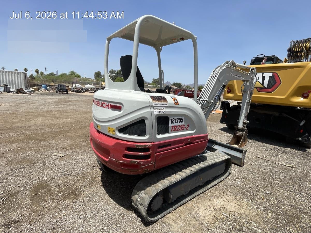 2021 TAKEUCHI TB235-2R