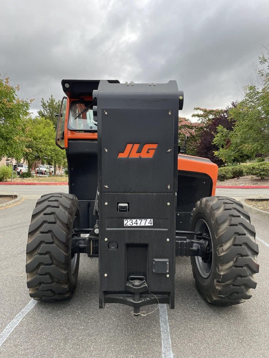 2022 JLG 1075