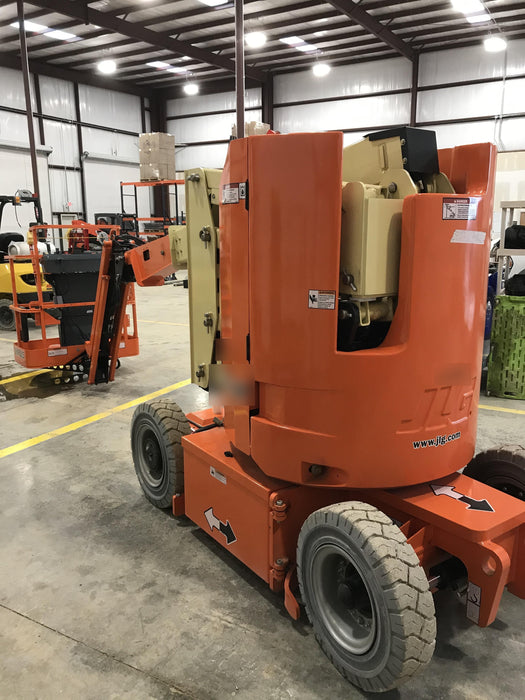 2019 JLG E300AJP
