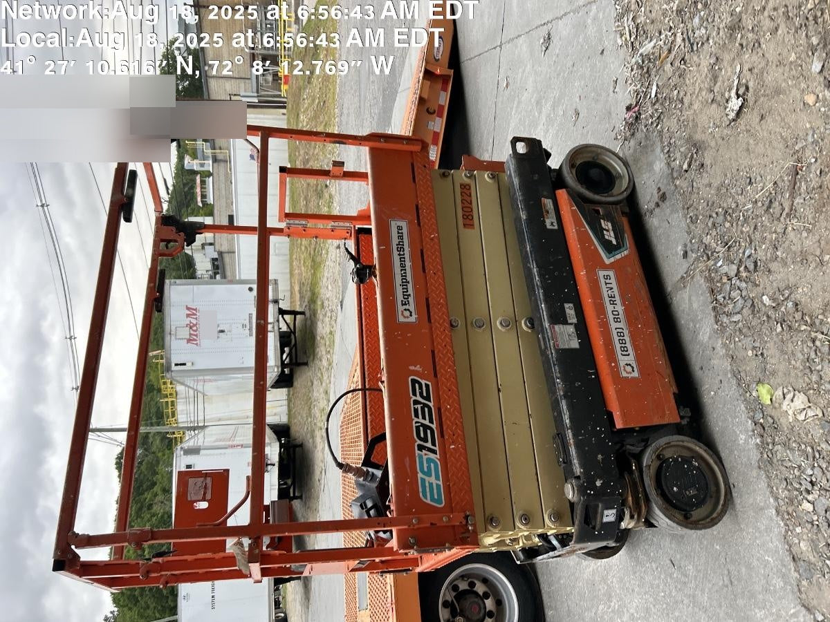 2021 JLG ES1932