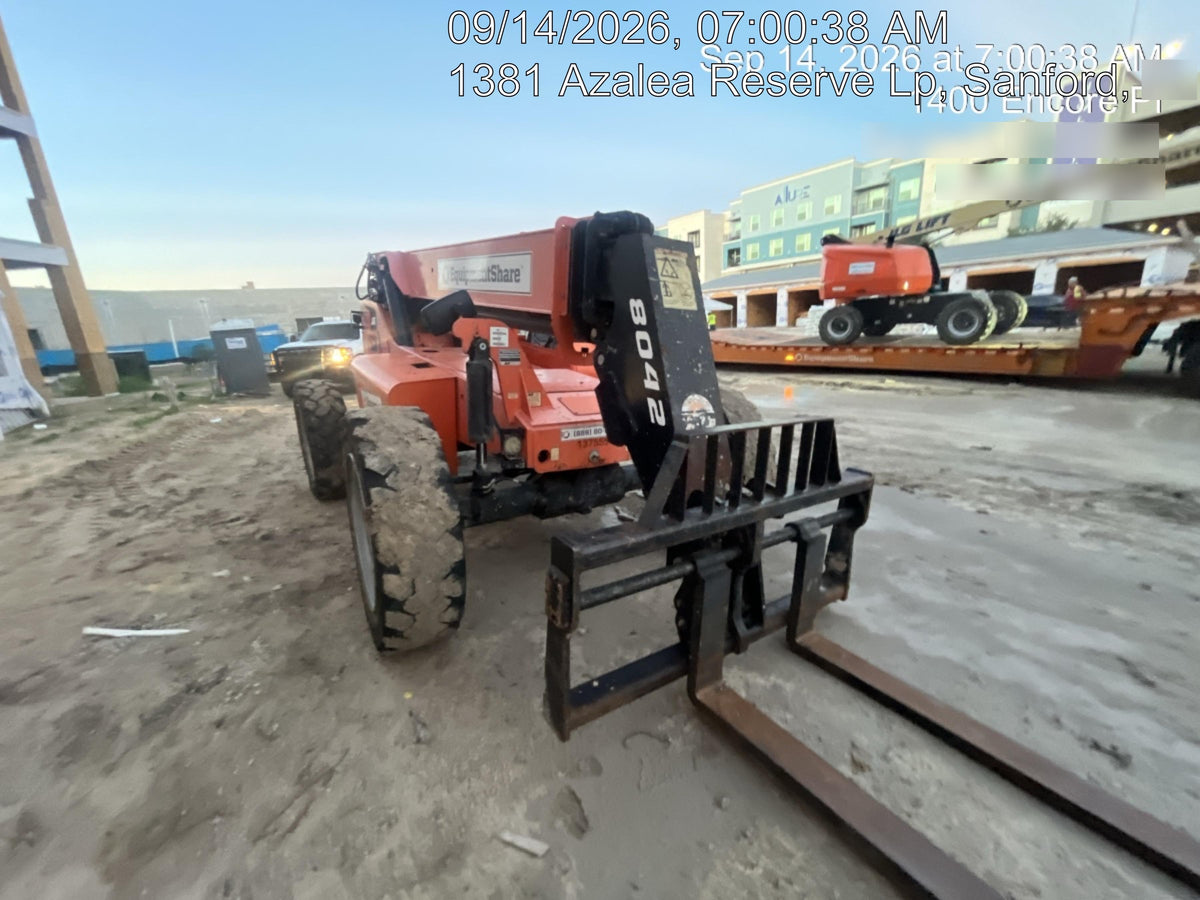 2021 JLG 8042