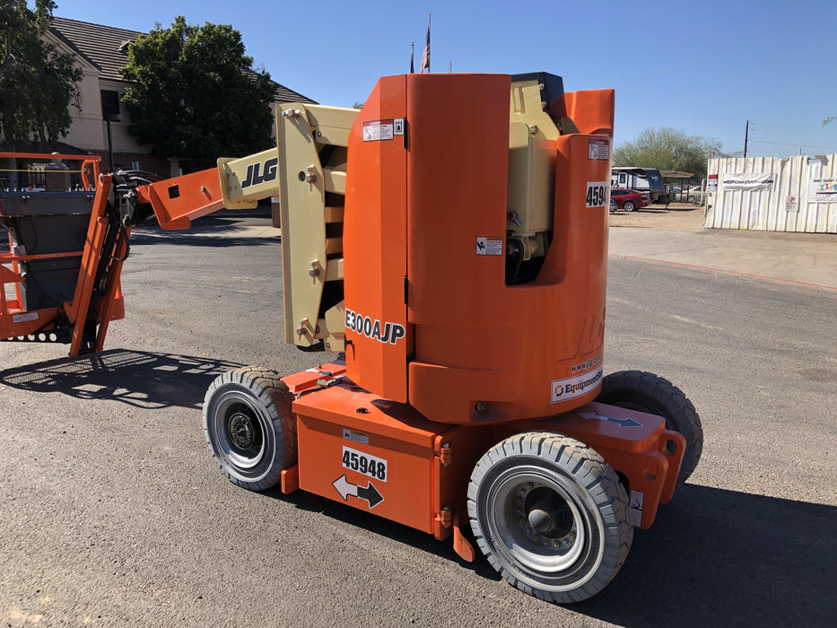 2019 JLG E300AJP