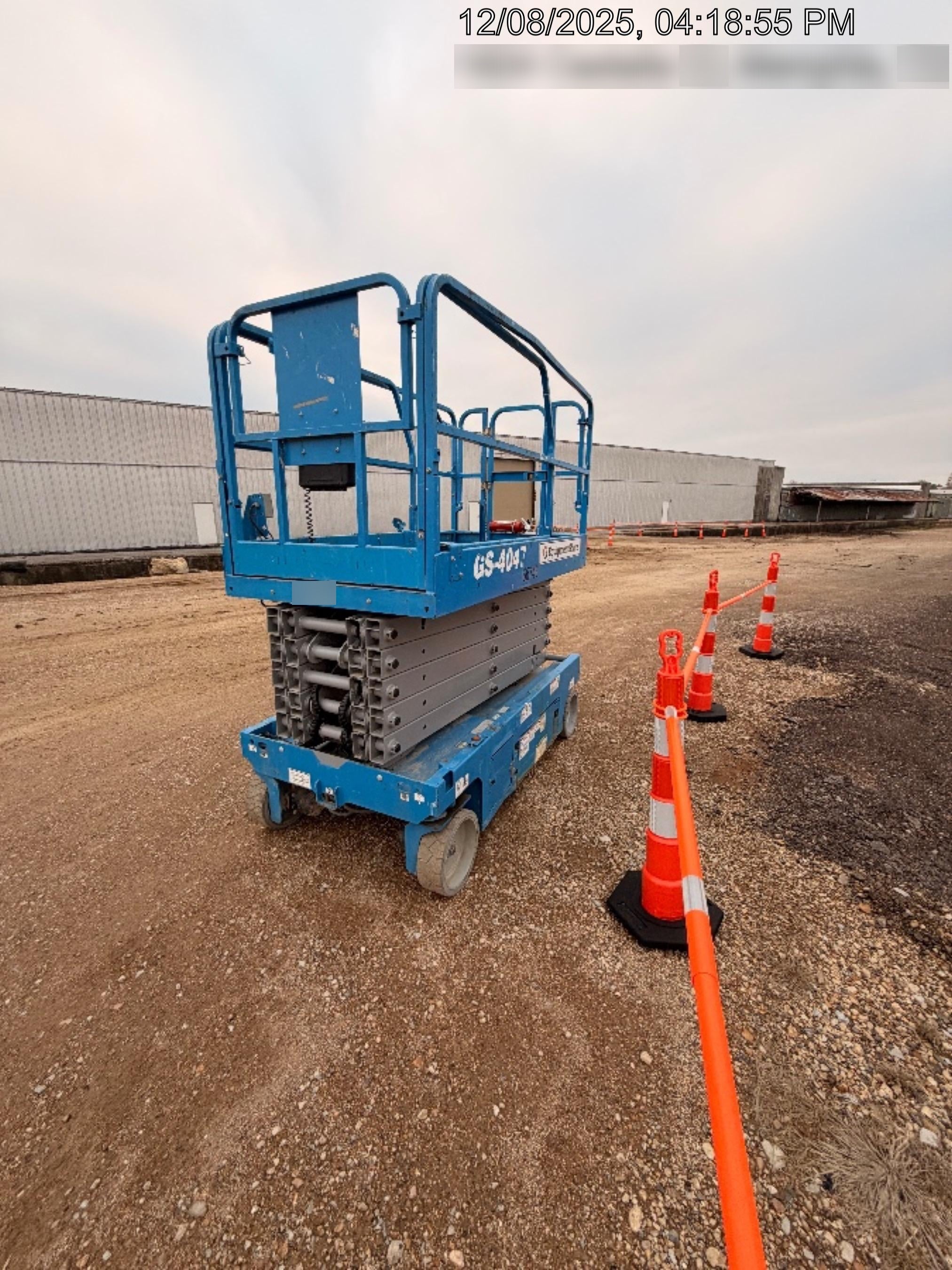 2019 Genie GS-4047 Folding rails with half height swing gate