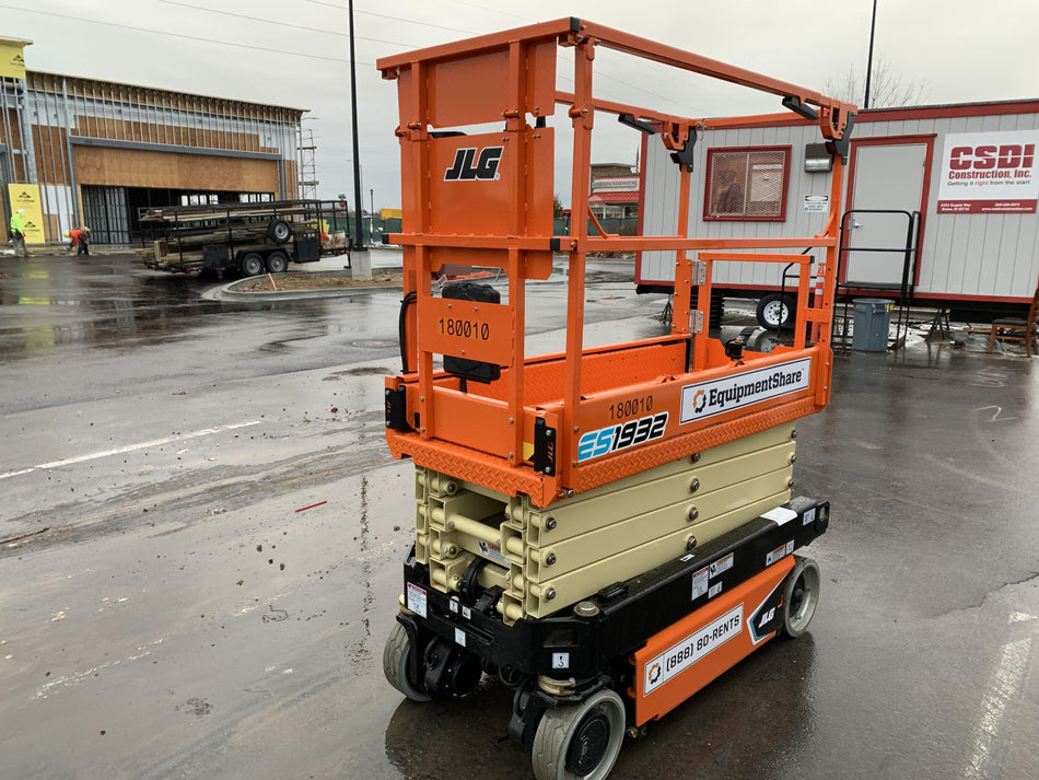 2021 JLG ES1932