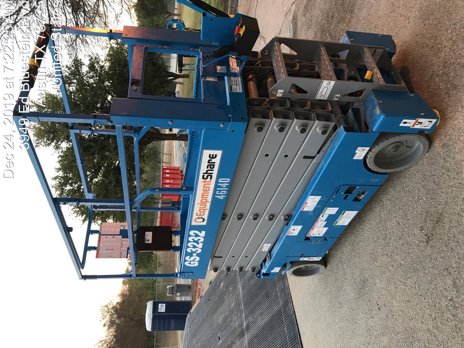 2019 Genie GS-3232 Folding rails with half height swing gate