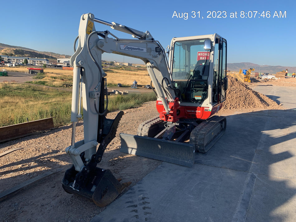 2023 TAKEUCHI TB235-2CR