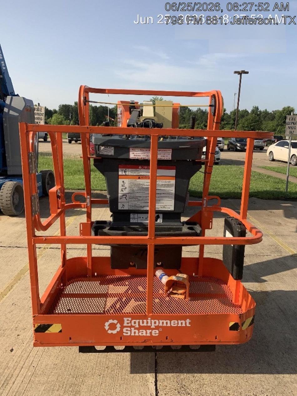 2025 JLG E300AJP