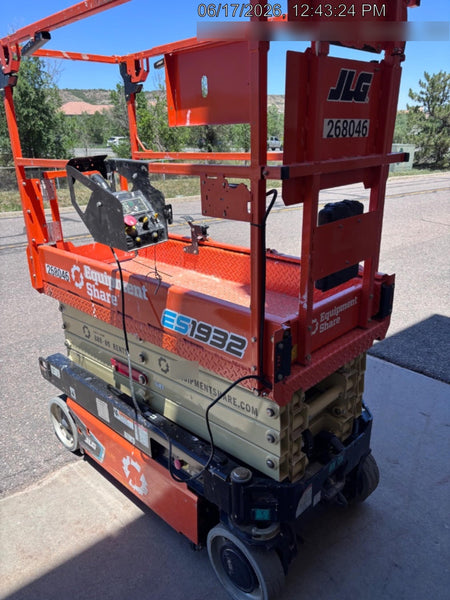 2022 JLG ES1932