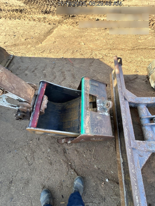 2025 TAKEUCHI 24" Bucket Takeuchi