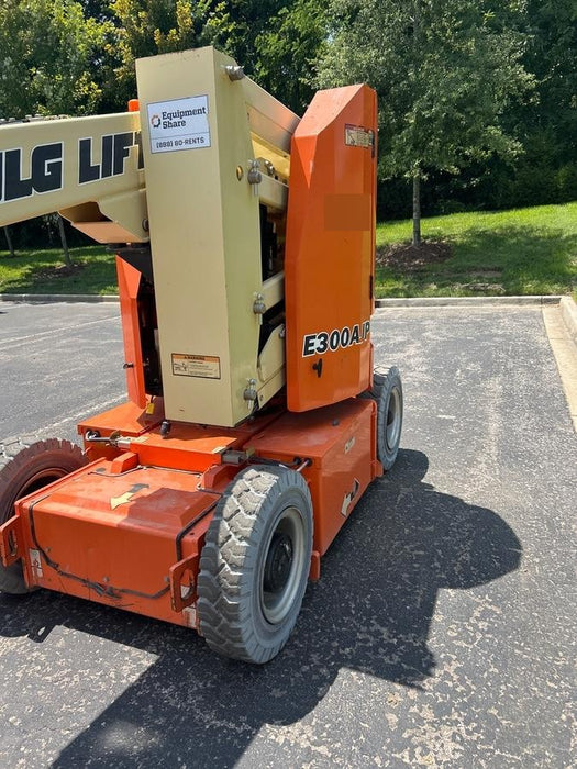 2019 JLG E300AJP