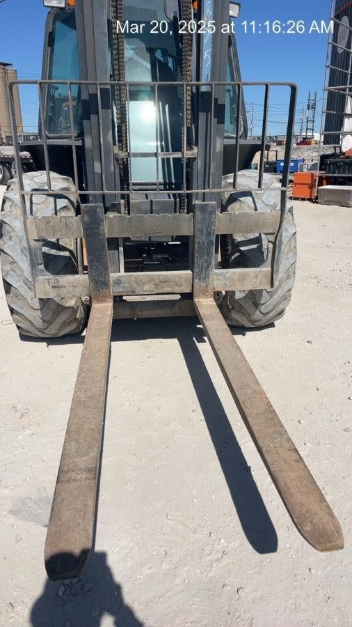 2021 CASE 586H