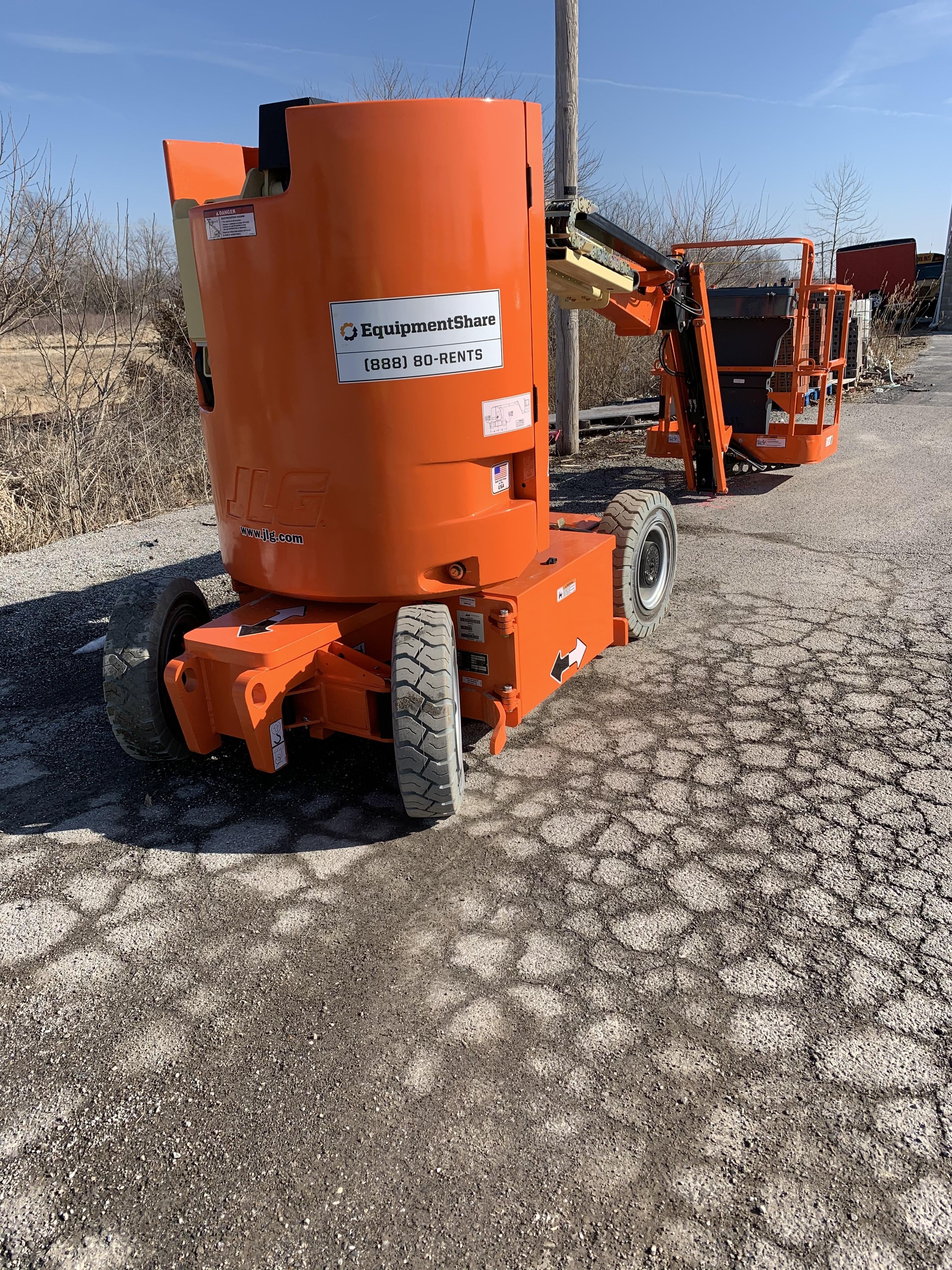 2019 JLG E300AJP