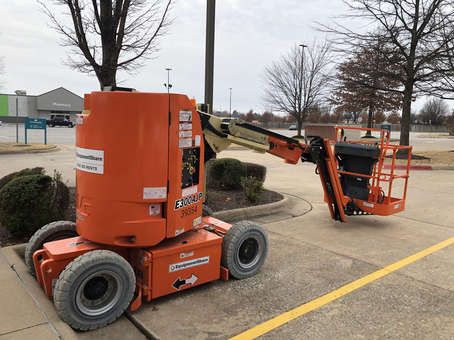 2019 JLG E300AJP
