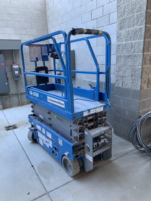 2019 Genie GS-1930 Fixed rails with chain Entry