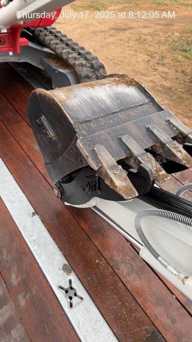 2025 TAKEUCHI 18" HD Bucket - Takeuchi