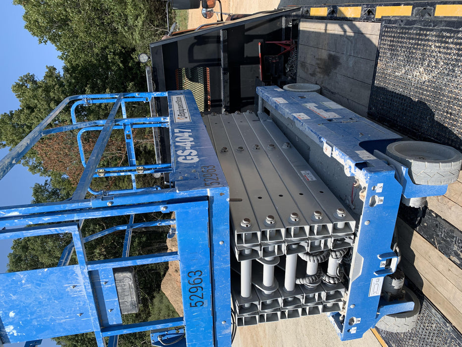 2019 Genie GS-4047 Folding rails with half height swing gate