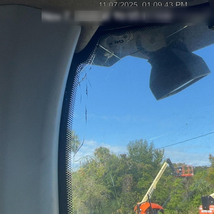 2017 Case 621G CLOSED CAB, JRB 416 STYLE HYD COUPLER