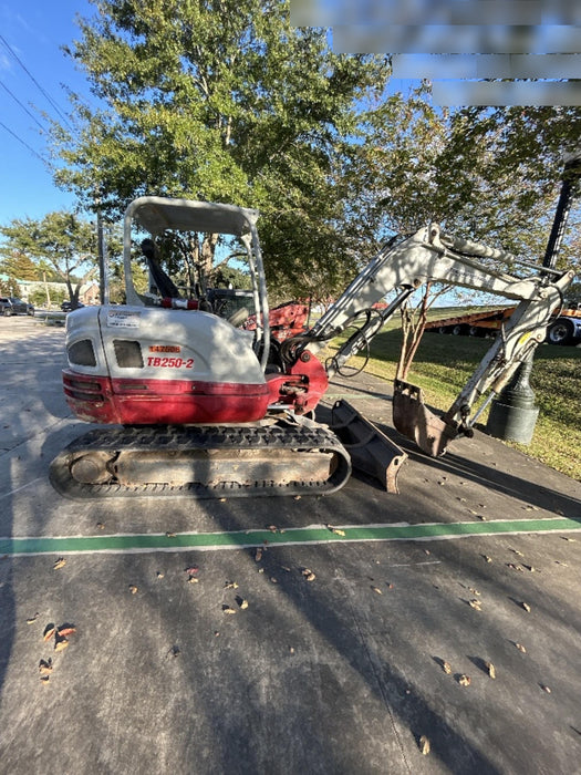 2021 TAKEUCHI TB250-2