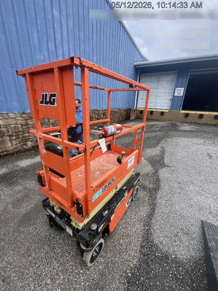 2021 JLG ES1330L