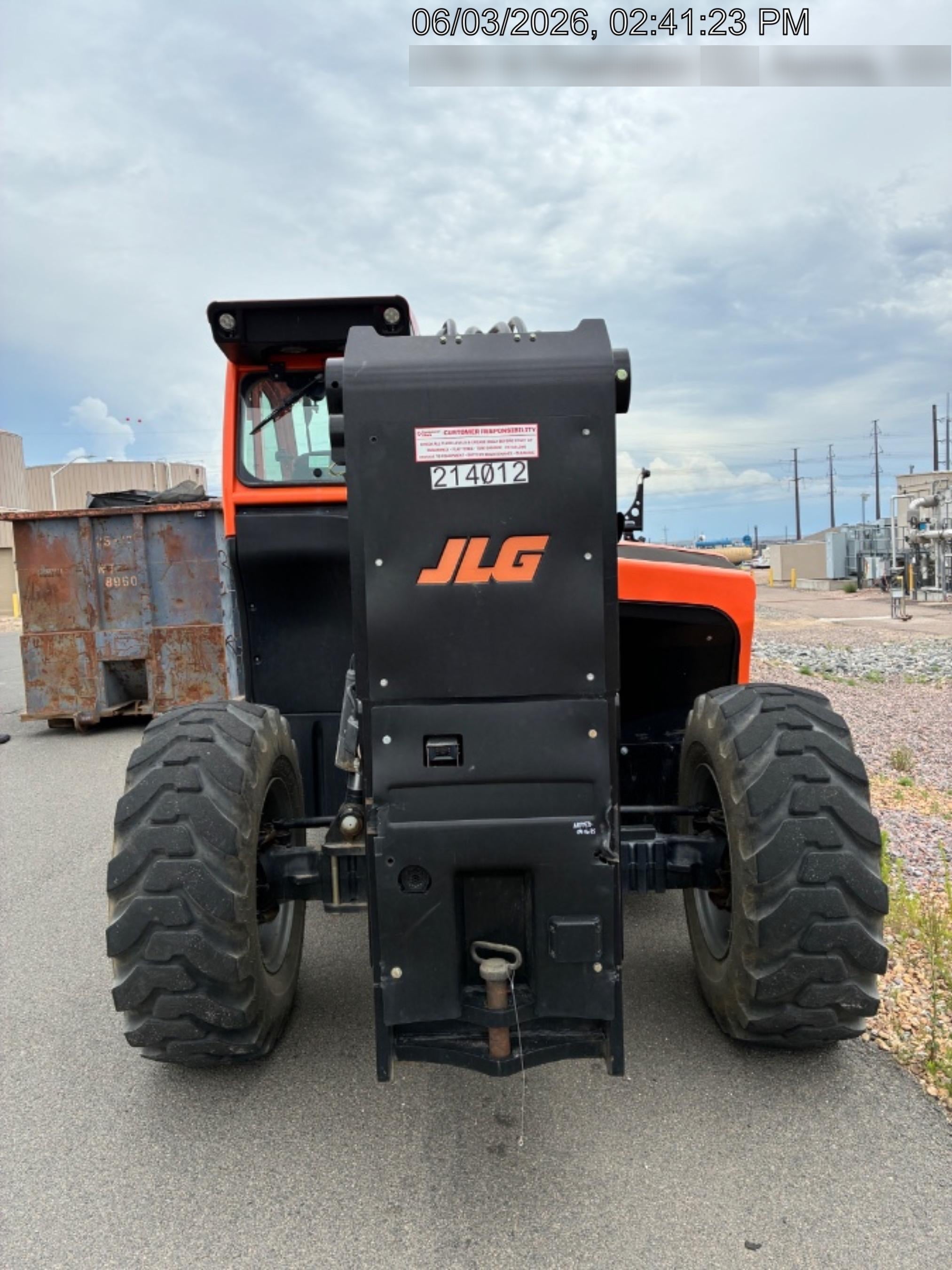 2022 JLG 1075