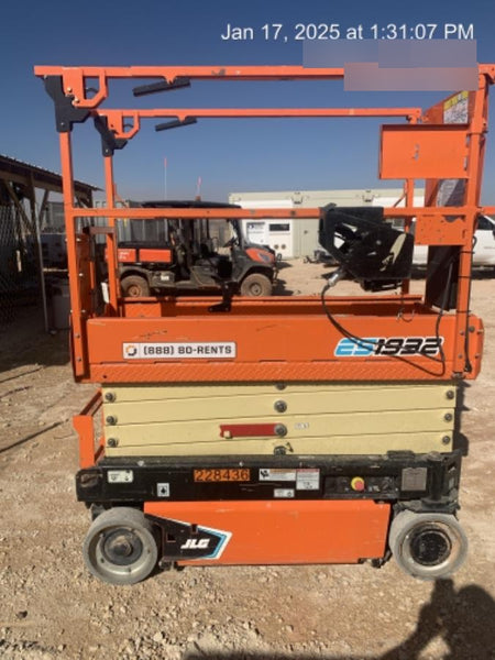 2022 JLG ES1932