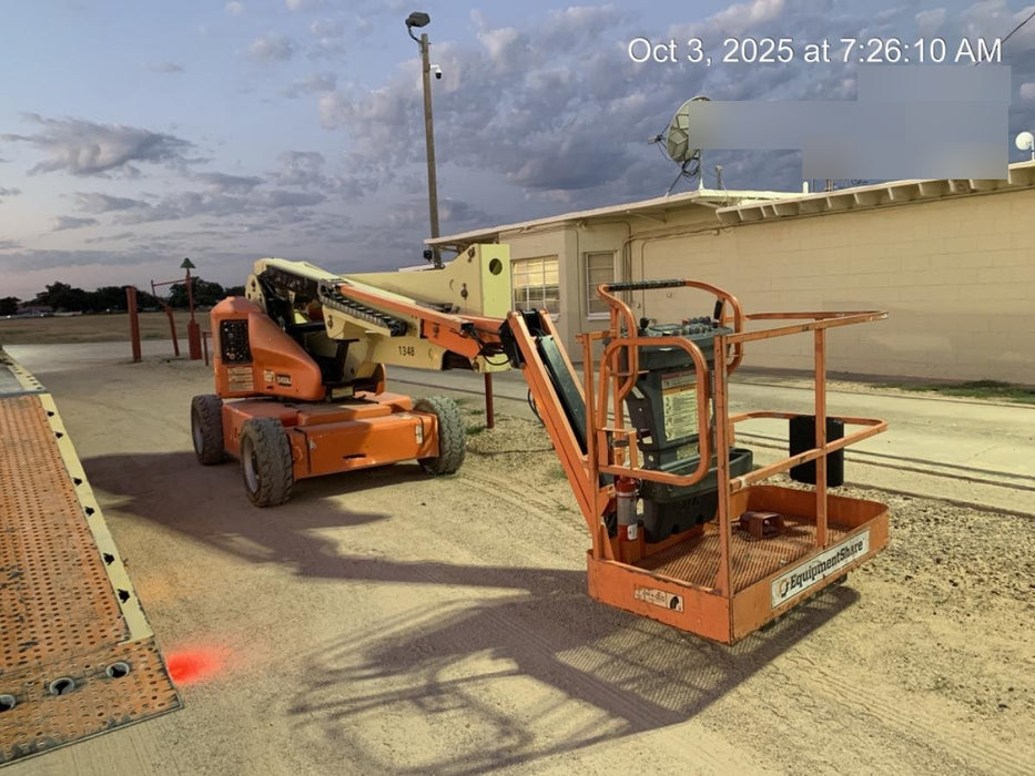 2012 JLG E450AJ