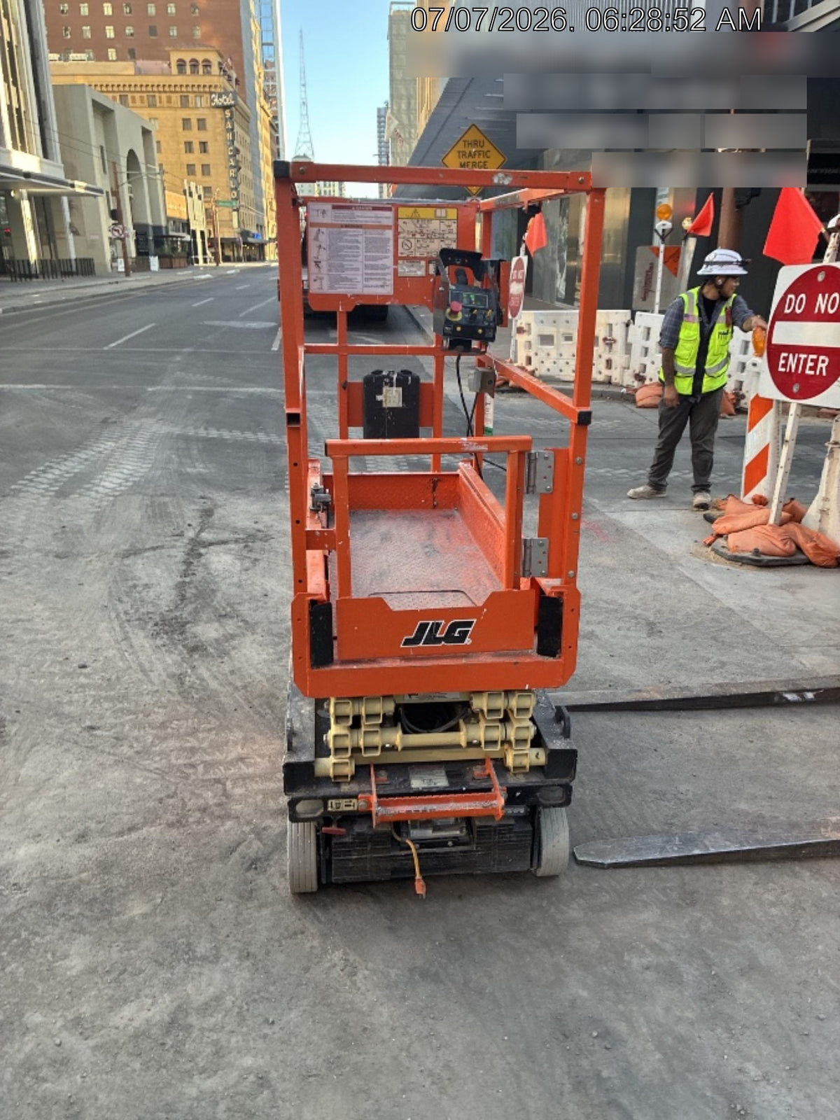 2021 JLG ES1330L