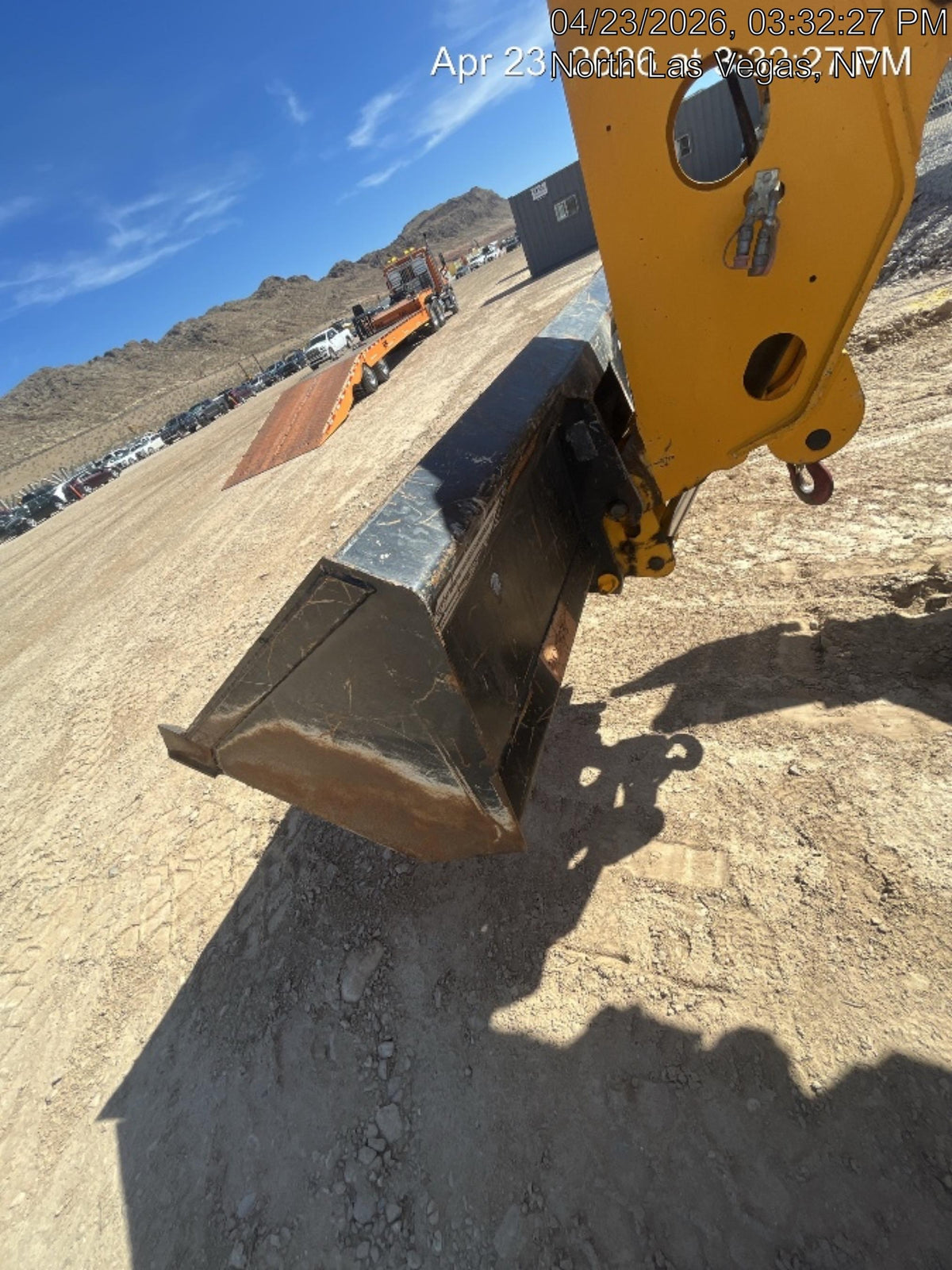 2022 JLG 1001100823