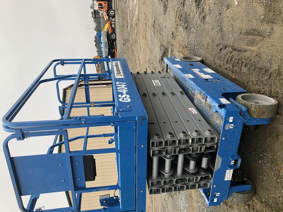 2019 Genie GS-4047 Folding rails with half height swing gate