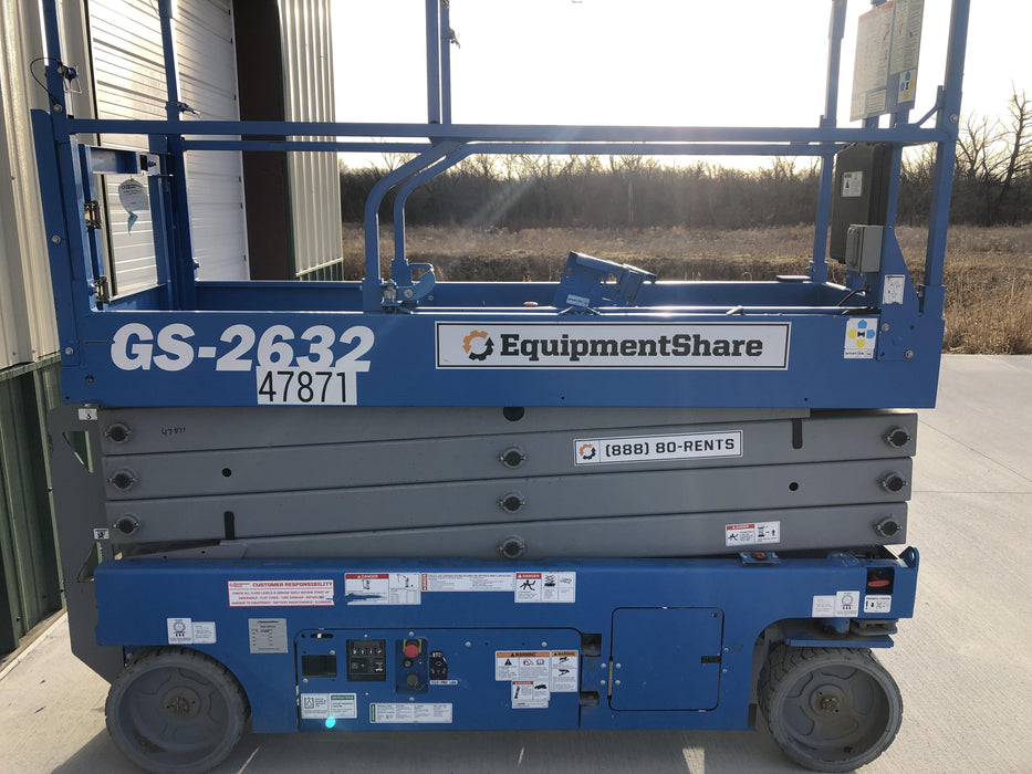 2019 Genie GS-2632 Folding rails with half height swing gate