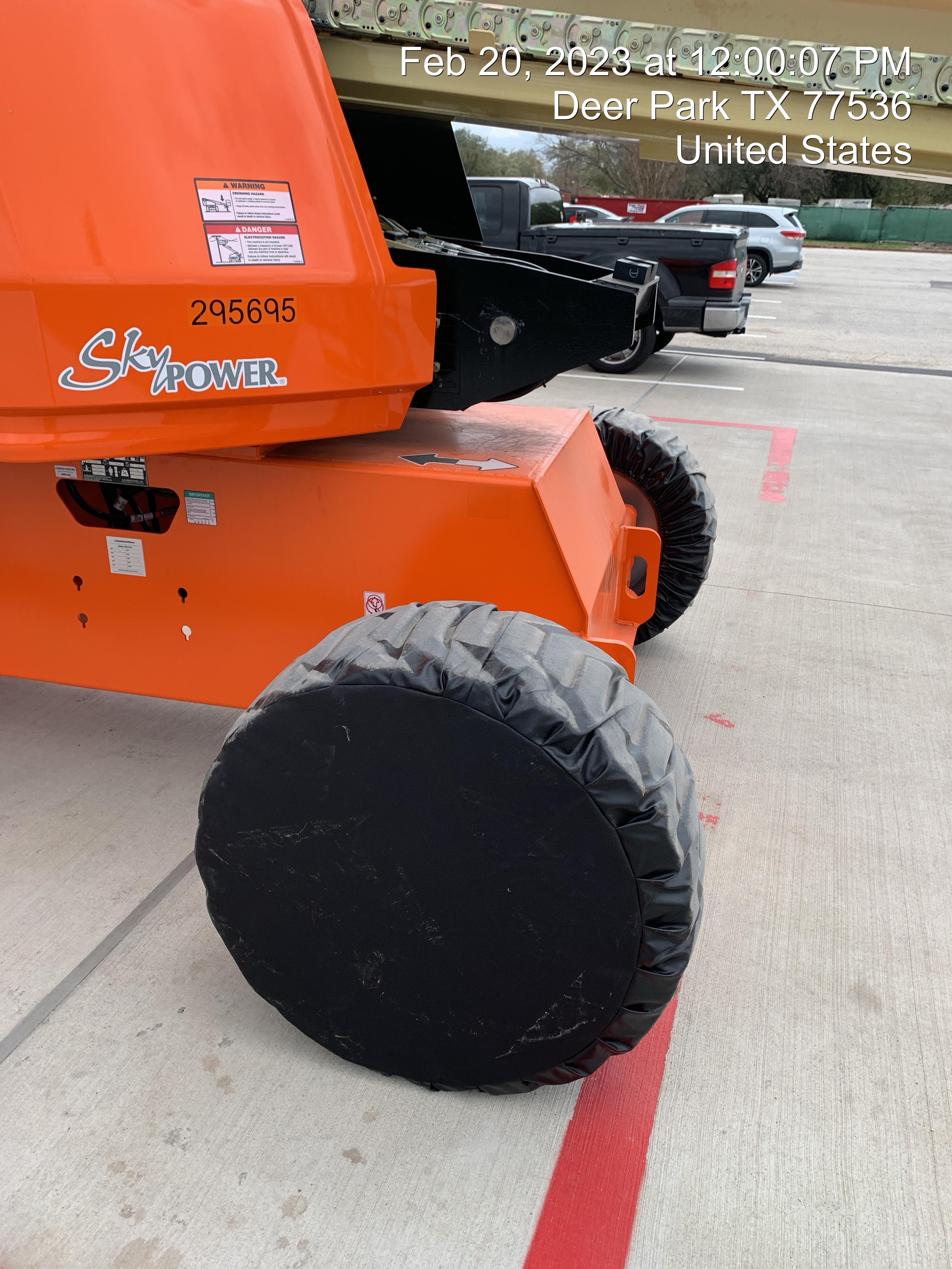 2023 JLG 660SJ