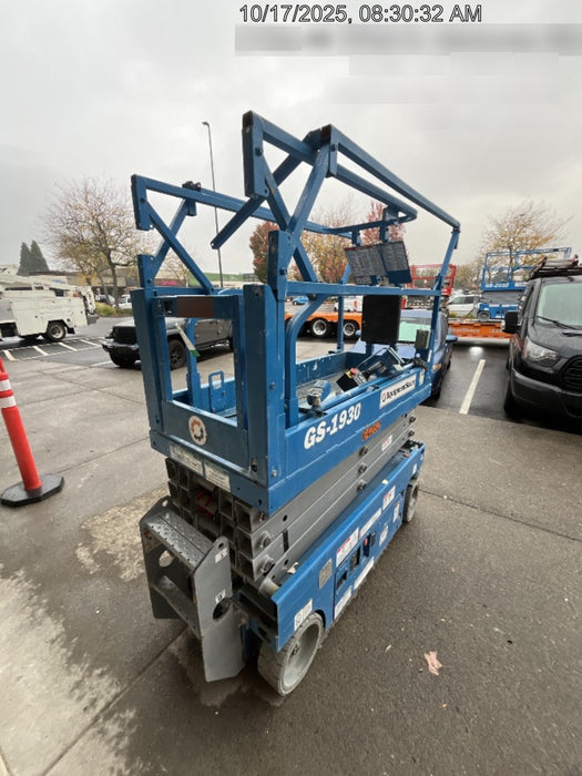 2020 Genie GS-1930 Solid Non Marking Tires, Beacon, Folding rails with half height swing gate, 800W Inverter