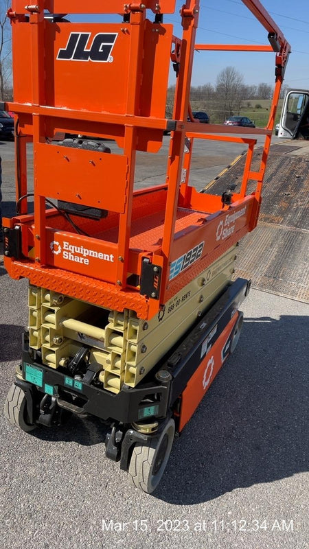 2023 JLG ES1932